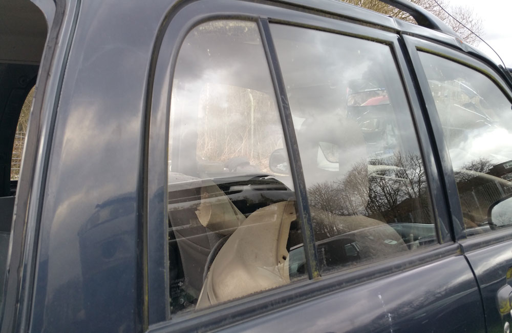 Suzuki Grand Vitara TD Quarter window glass driver side rear